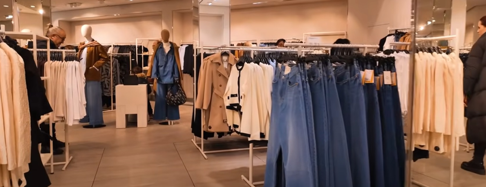 Niederdorf Shopping Market in Zurich, Switzerland